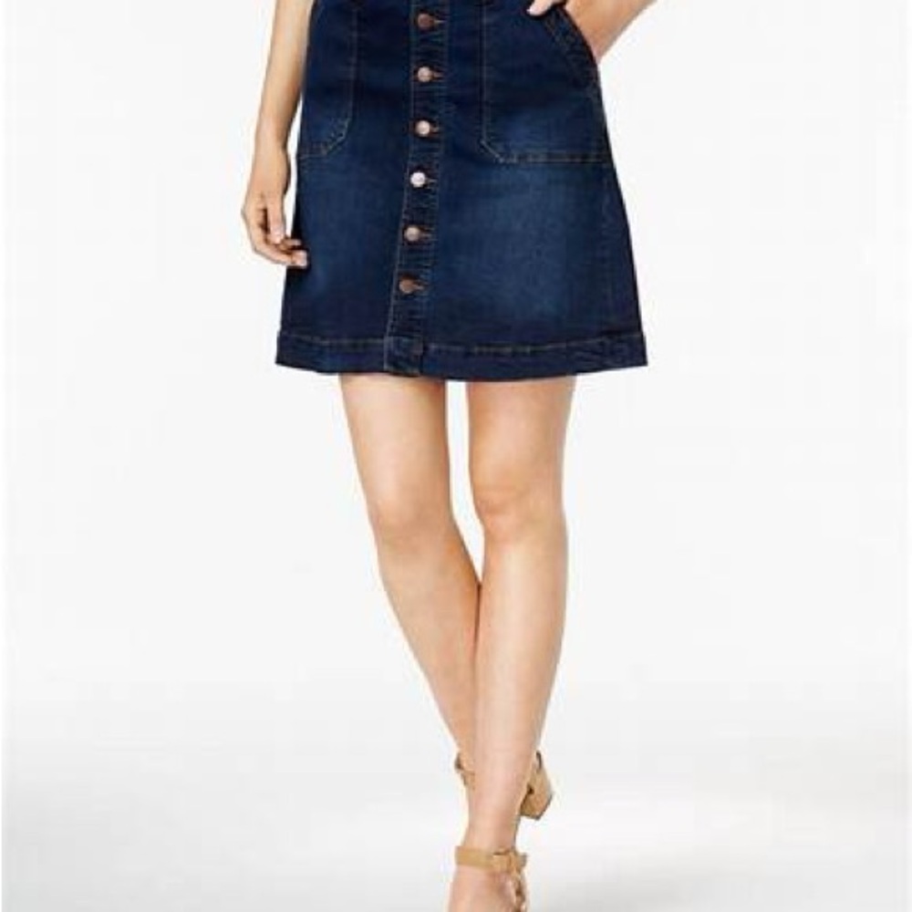 Madewell A-line button front Jean skirt in great condition.